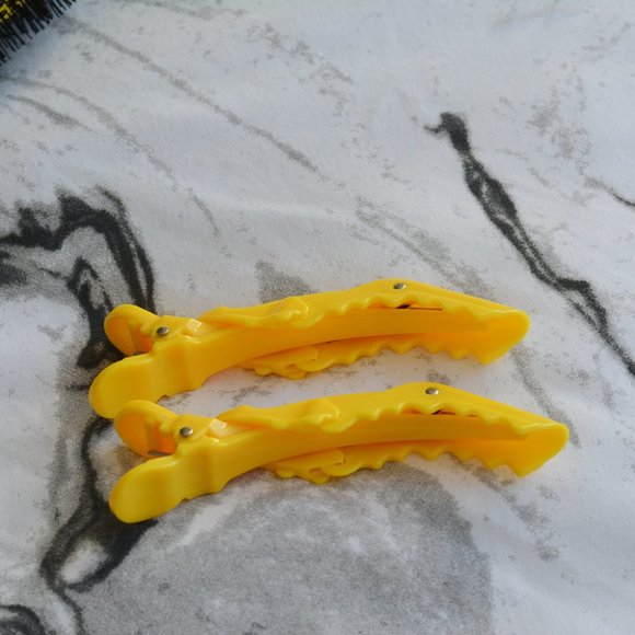 NWOT Drybar Full Pint Medium Round Ceramic Brush and Hold Me Hair Clips - Picture 3 of 7